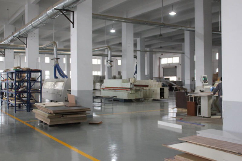 上海辦公家具廠卓越的現(xiàn)代化管理制度，認真負責的福冠辦公家具全體員工，規(guī)范化流水作業(yè)，保障您的產(chǎn)品質(zhì)量。